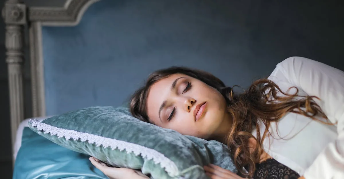 découvrez le concept de 'quiet luxury', une approche raffinée et discrète du luxe qui privilégie la qualité, l'élégance intemporelle et le confort. apprenez à apprécier la beauté des matières nobles et le savoir-faire artisanal, sans ostentation.