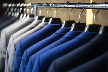 découvrez nos solutions de rangement avec des wardrobes élégantes et fonctionnelles pour organiser vos vêtements et optimiser l'espace de votre chambre. large choix de styles et de dimensions.