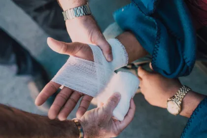 découvrez la wrap skirt, une jupe portefeuille tendance et facile à porter, idéale pour toutes les occasions. ajoutez une touche élégante et féminine à votre garde-robe avec ce must-have de la saison !