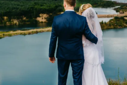 découvrez la signification du terme 'husband', son rôle dans le couple, ses responsabilités, et des conseils pour une relation de mariage épanouie.