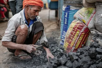 découvrez des descriptions de postes détaillées pour mieux comprendre les rôles, responsabilités et compétences requises dans divers métiers.