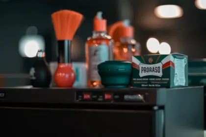 coupe de cheveux homme pour cheveux fins : style élégant et adapté pour sublimer les cheveux clairsemés avec des conseils professionnels.