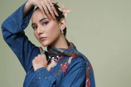 découvrez les tenues traditionnelles féminines de l'inde, riches en couleurs et en savoir-faire artisanal, emblématiques de la diversité culturelle indienne.