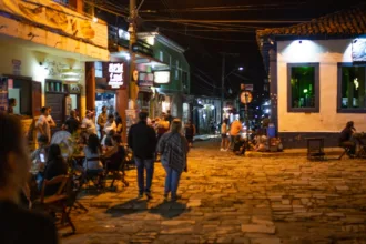 découvrez notre sélection de magasins de vêtements offrant les dernières tendances pour tous les styles et tous les budgets. trouvez la tenue parfaite dès aujourd'hui !