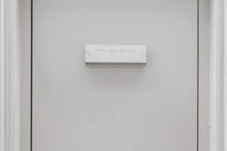 découvrez des mots composés uniquement de consonnes et explorez leur utilisation en français.