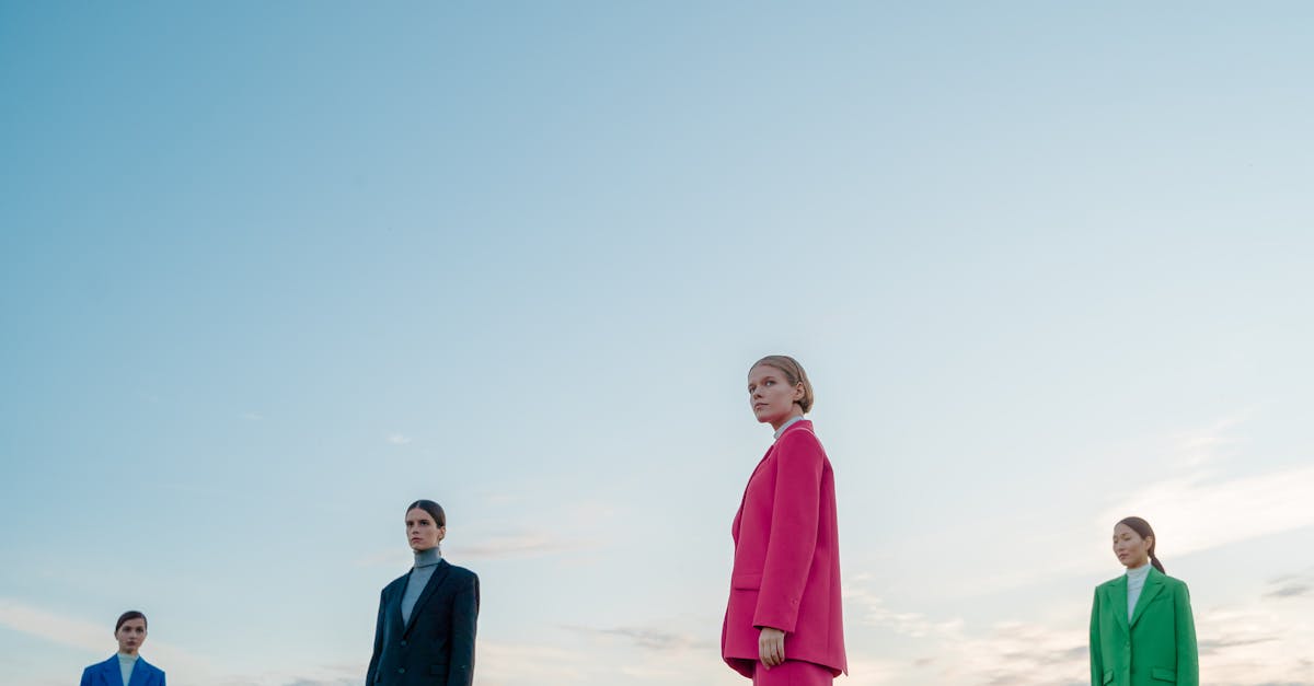 découvrez nos costumes sur mesure alliant élégance et confort, conçus spécialement pour votre silhouette et vos préférences.