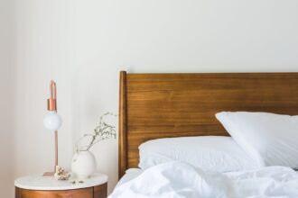 sublimer sa chambre avec un lit coffre en bois massif