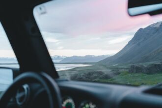 découvrez des conseils essentiels pour vivre la vanlife : astuces pratiques, organisation, sécurité et bien-être lors de vos aventures en van.