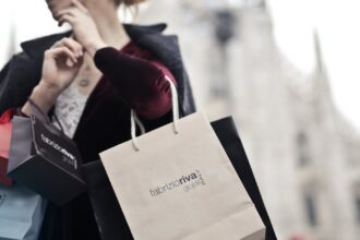 découvrez tout sur la brand : son histoire, ses valeurs et ses produits phares pour mieux comprendre son univers unique.