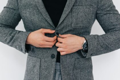 découvrez comment paraître plus musclé grâce à des vêtements simples et bien choisis, pour un look élégant et athlétique au quotidien.