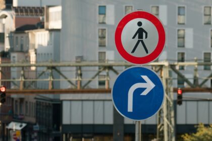 découvrez les réglementations environnementales : normes, lois et obligations pour protéger la nature et assurer un développement durable.