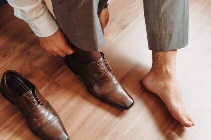 découvrez notre sélection de chaussures pour hommes conçues pour soulager les douleurs dorsales. alliez confort, soutien et style au quotidien.