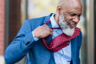 découvrez comment soulager les démangeaisons de la barbe avec nos conseils pratiques et astuces efficaces pour une peau saine et une barbe confortable.