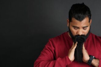 découvrez nos conseils et techniques de coiffure pour barbe afin de créer un style parfait et soigné qui met en valeur votre visage.