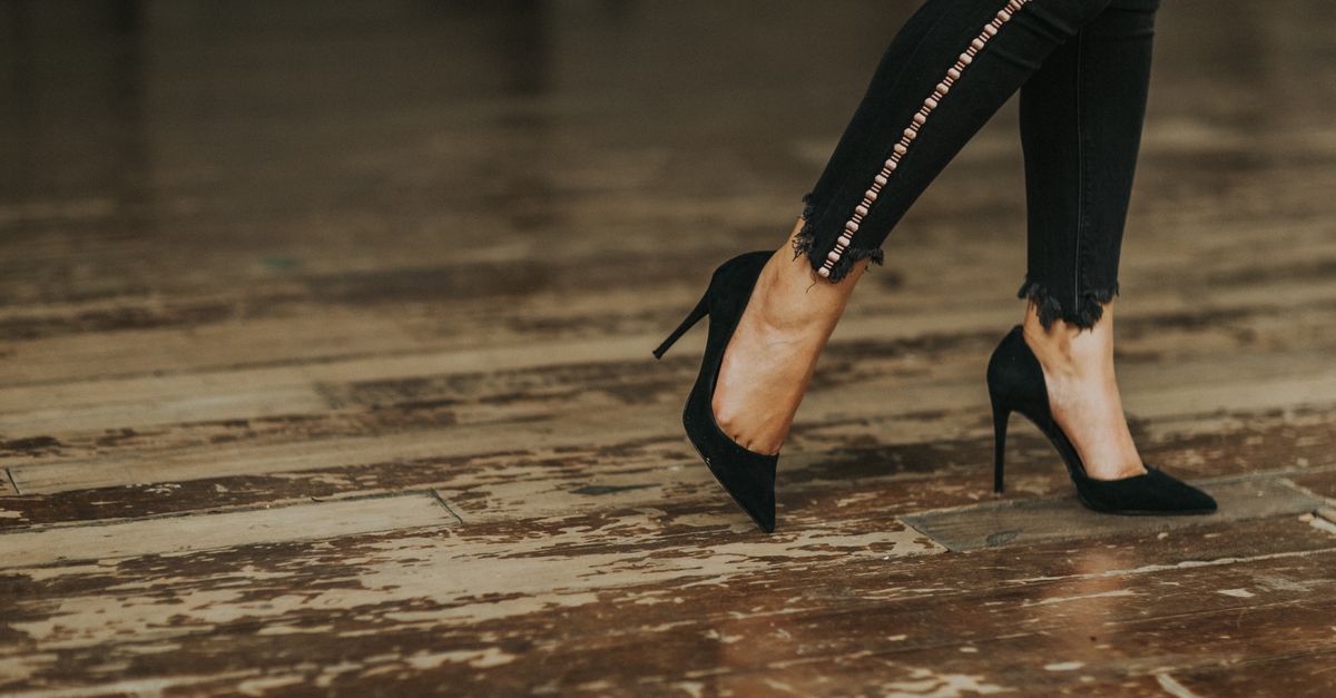 découvrez des vêtements qui vous aident à paraître plus grand sans avoir besoin de talons : astuces de style et tenues adaptées pour allonger votre silhouette naturellement.