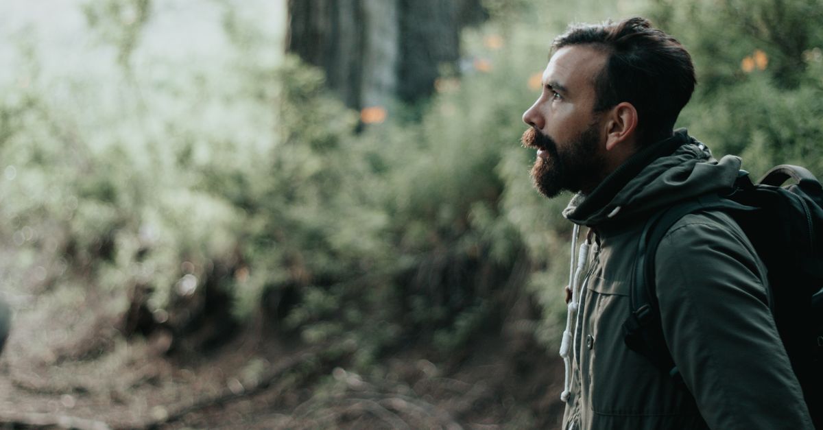 découvrez des conseils naturels et efficaces pour stimuler la pousse de votre barbe et obtenir une barbe saine et fournie.