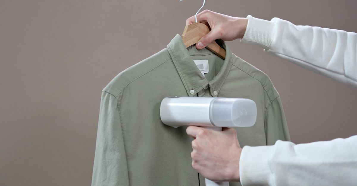 découvrez comment éliminer efficacement les odeurs de transpiration de vos vêtements pour qu'ils restent frais et propres plus longtemps.