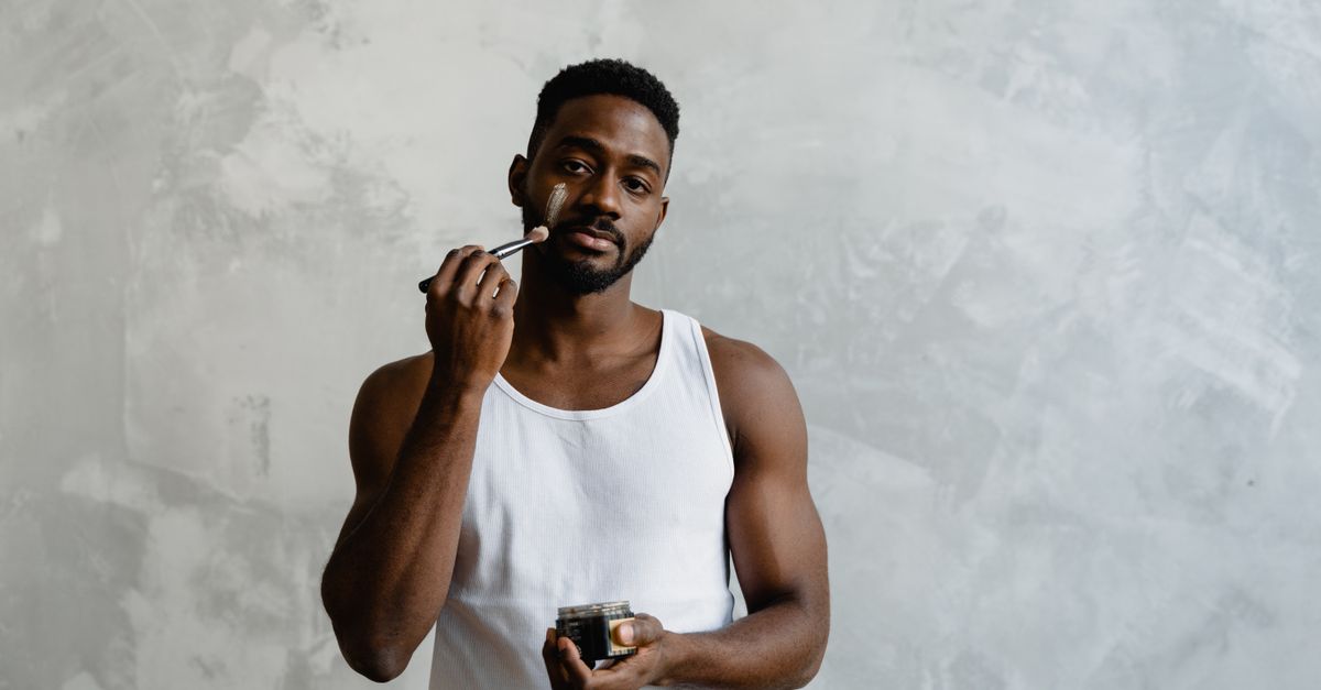 découvrez une routine de soins simple et efficace pour hommes, idéale pour entretenir une peau saine et éclatante au quotidien.