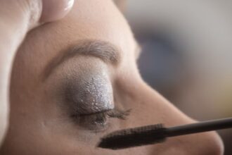 découvrez notre service de makeover pour transformer votre style et révéler la meilleure version de vous-même. conseils personnalisés et résultats impressionnants garantis.