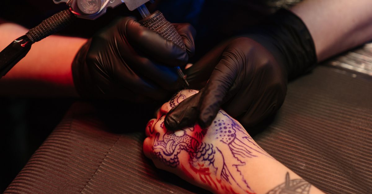 estimez le prix de votre tatouage rapidement et facilement grâce à notre outil en ligne précis et fiable.
