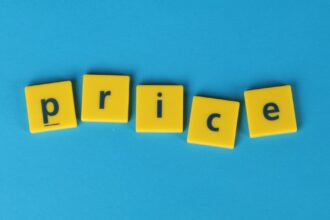 estimez le prix de votre tatouage rapidement et facilement grâce à notre guide complet des tarifs selon la taille, la complexité et le style.