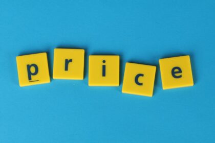 estimez le prix de votre tatouage rapidement et facilement grâce à notre guide complet des tarifs selon la taille, la complexité et le style.
