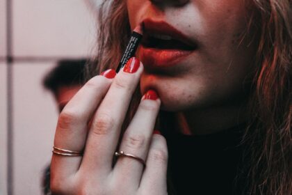 découvrez nos conseils mode et beauté incontournables pour rester tendance et révéler votre style unique au quotidien.