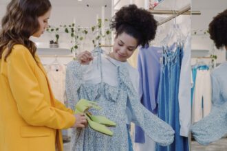 découvrez les dernières tendances de la mode pour être toujours à la pointe du style et exprimer votre élégance avec confiance.