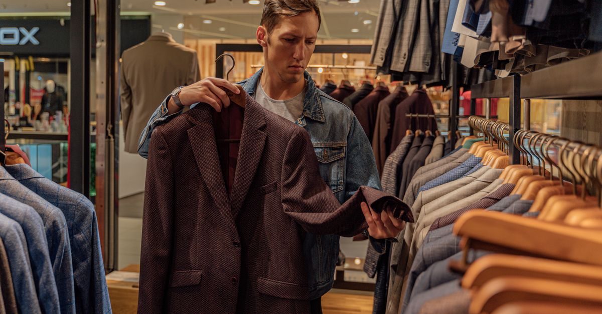 découvrez quelle veste associer à une chemise homme à col mao pour créer une tenue élégante, moderne et harmonieuse en toute occasion.