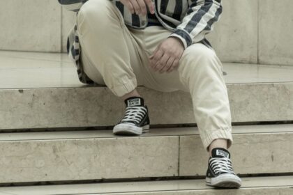 découvrez nos chinos beige pour homme, élégants et confortables. faciles à associer, ils apportent une touche chic et décontractée à toutes vos tenues.
