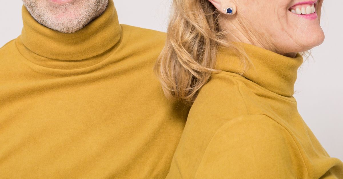 découvrez le pull à col roulé homme en maille fine, une pièce élégante et légère pour composer une tenue raffinée au quotidien.