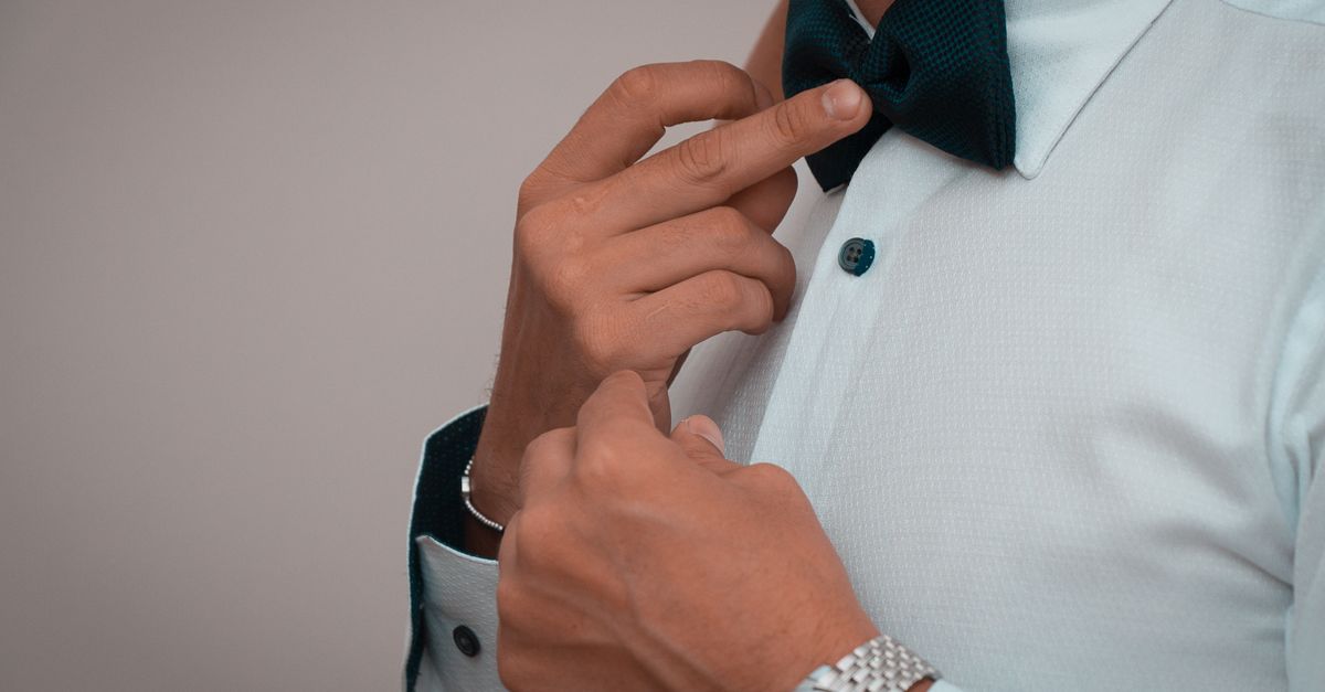 découvrez la chemise en lin pour homme idéale pour un mariage d’été : élégante, légère et confortable, elle vous accompagne avec style toute la journée.