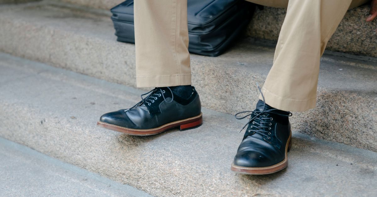 découvrez comment choisir des pantalons wide-leg adaptés aux hommes de petite taille : coupes, longueurs et conseils pour allonger la silhouette.